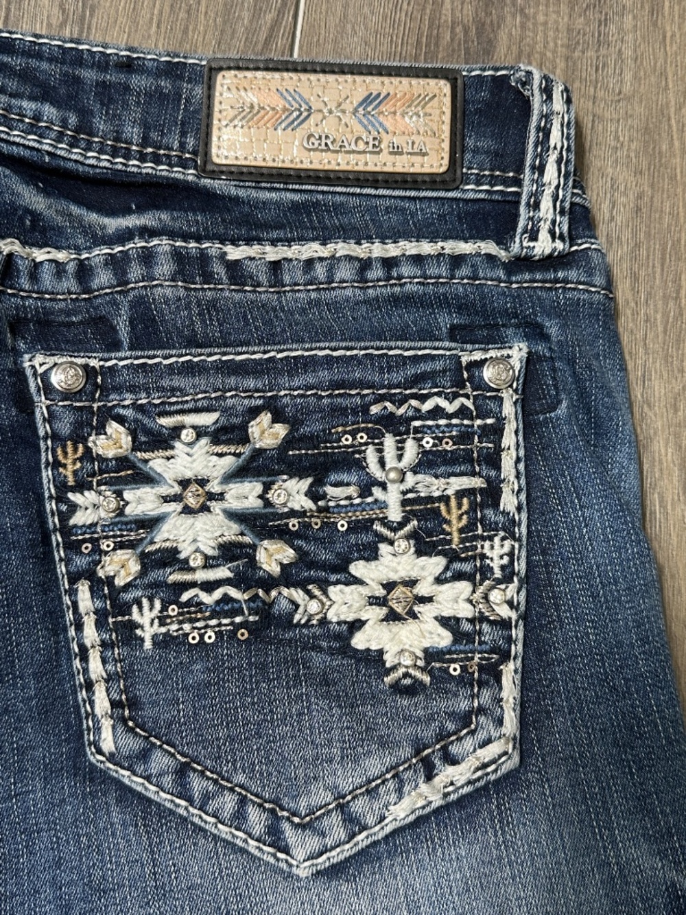 Grace In LA Embroidered Embellished Bling Easy Fit Jeans Size 28 EB-51701